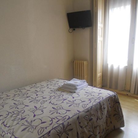 Hostal Olga Мадрид Екстер'єр фото