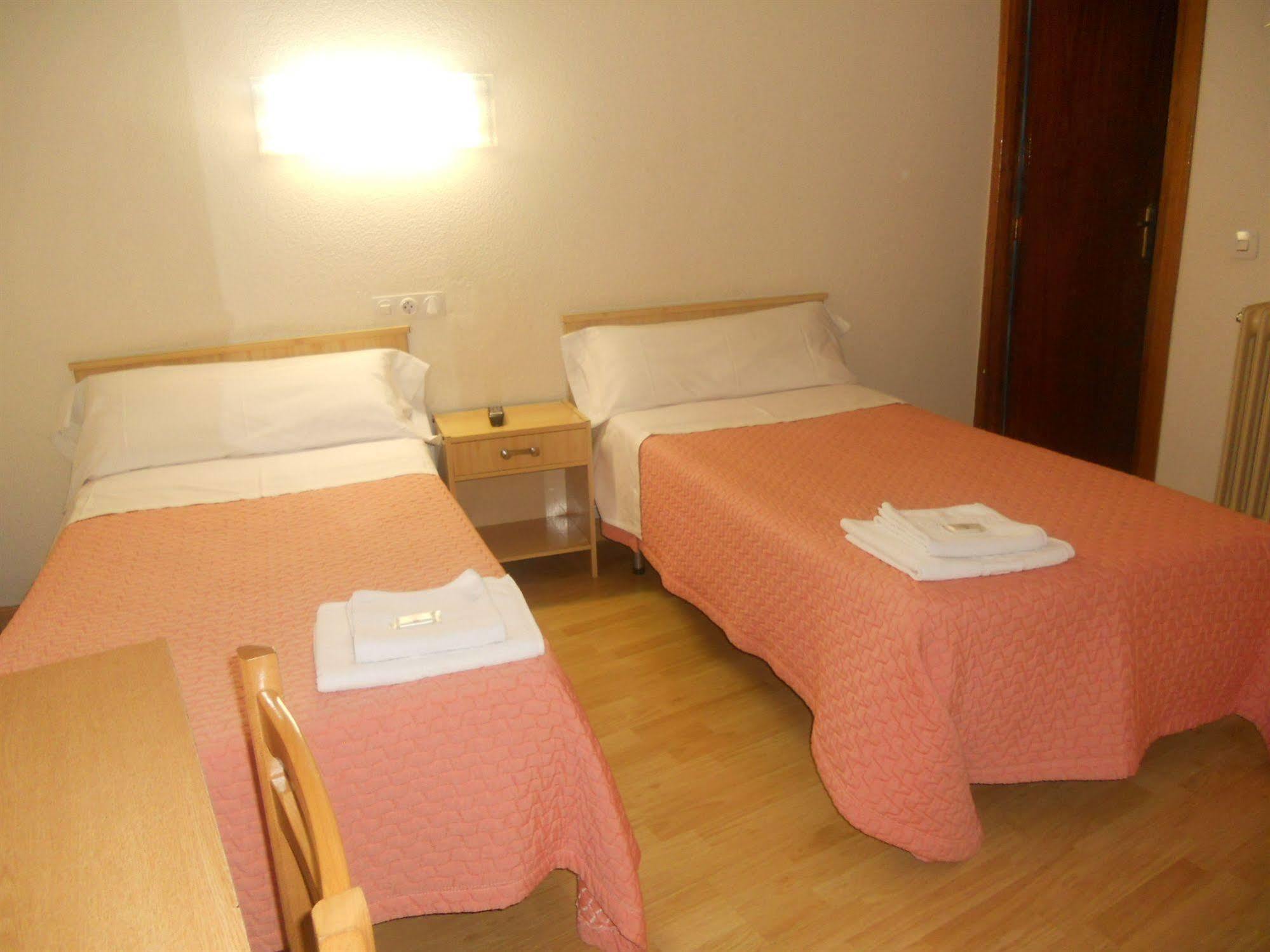 Hostal Olga Мадрид Екстер'єр фото