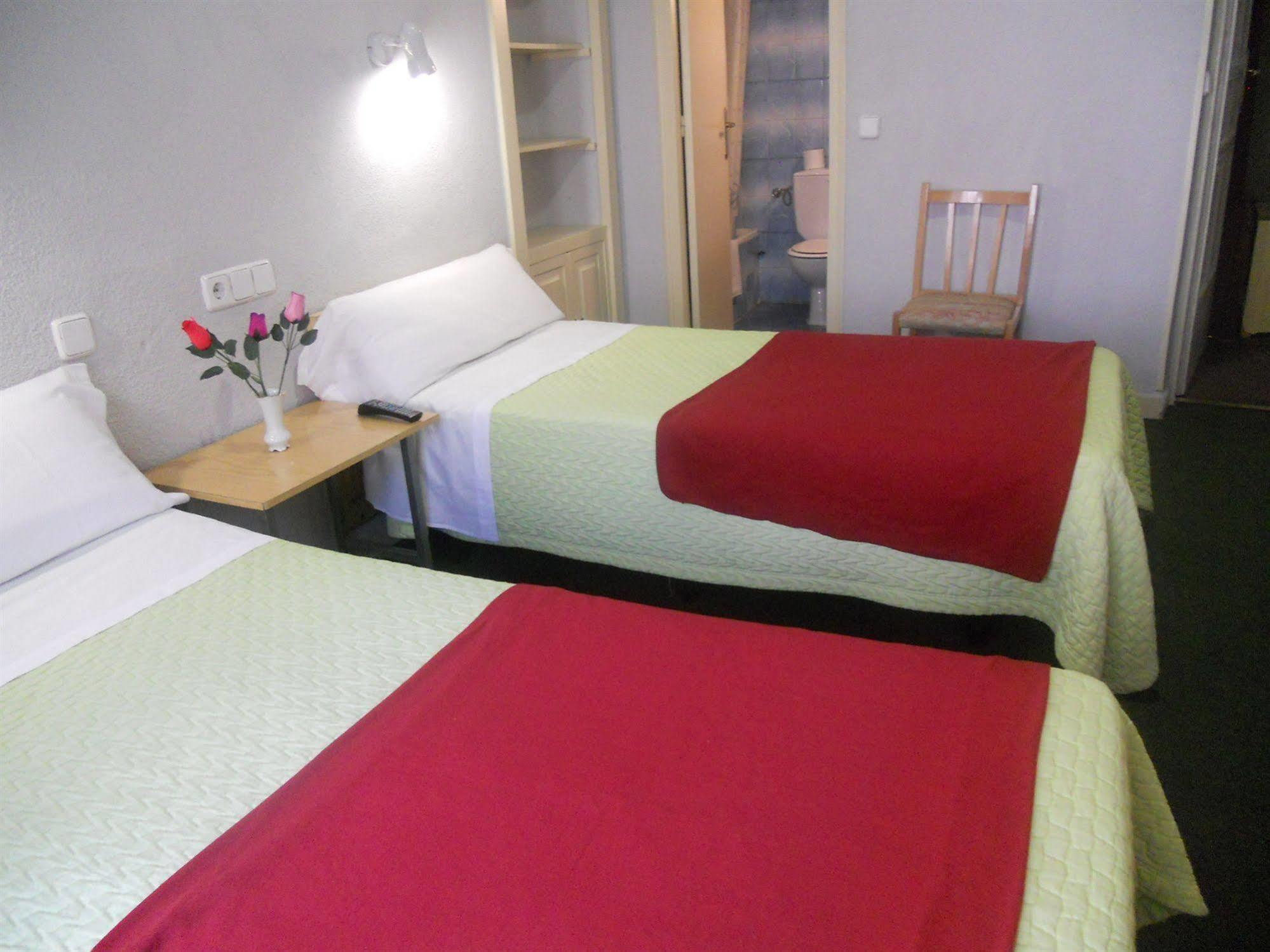 Hostal Olga Мадрид Екстер'єр фото