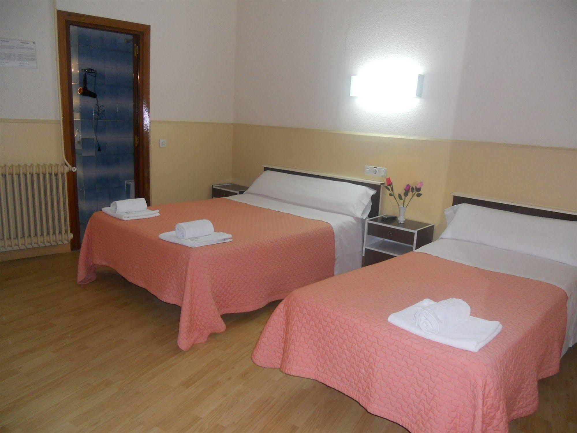 Hostal Olga Мадрид Екстер'єр фото